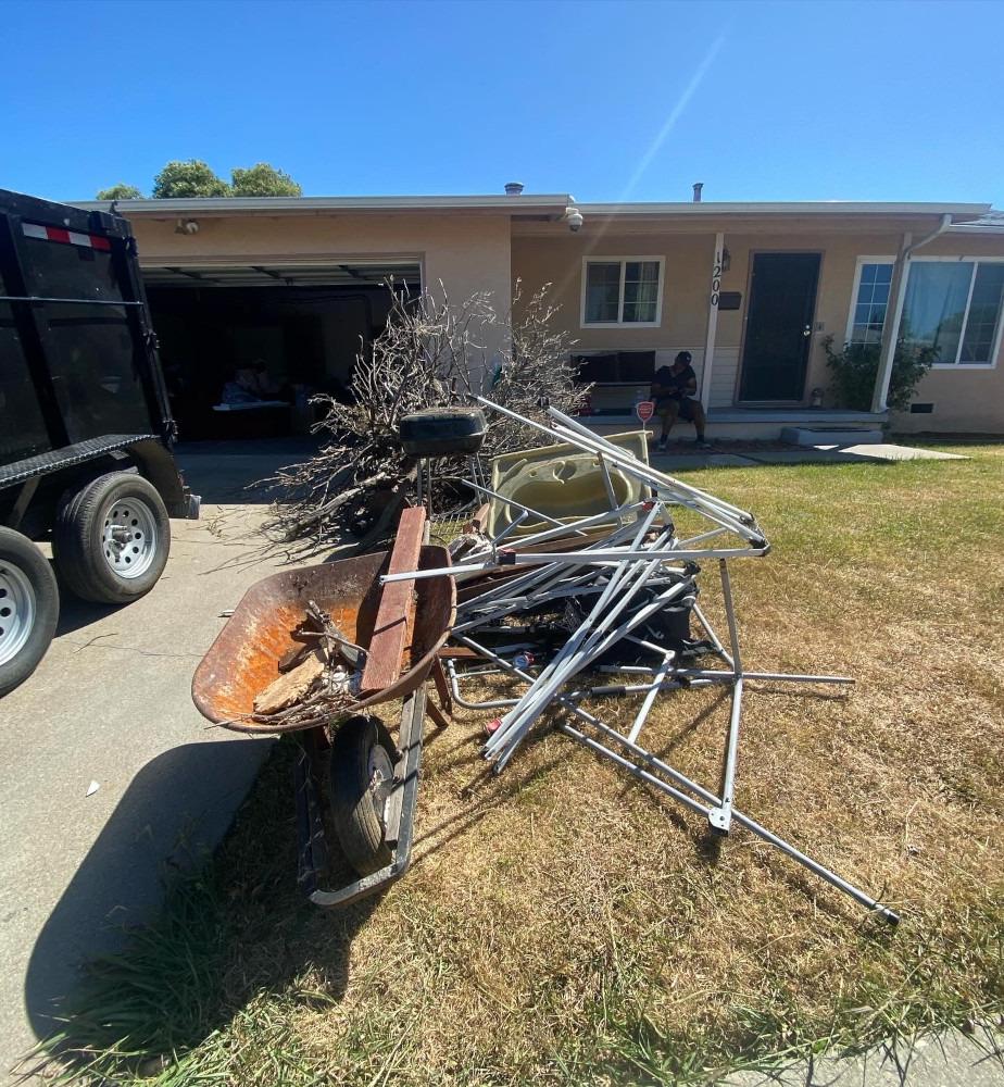 Junk removal truck